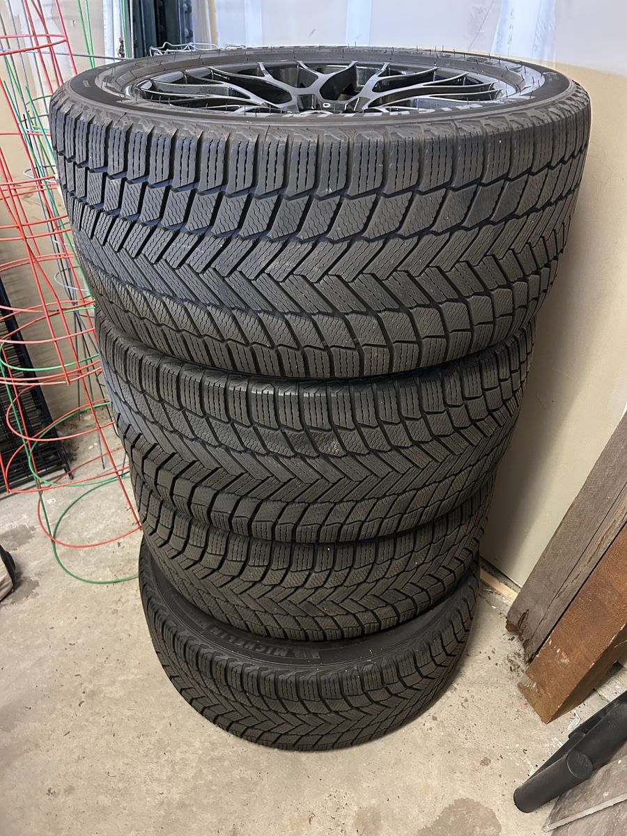 Michelin X-ICE SNOW SUV 20-inch Winter Tires w/ Porsche Rims