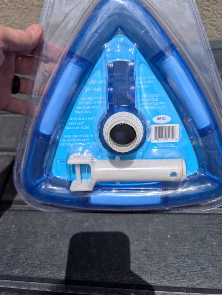 Deluxe Tri-Vac Weighted Triangle Swimming Pool Vacuum Head - Swivel Hose No Twist Design