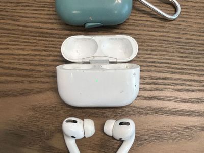 Apple AirPod Pros (1st Gen) &case