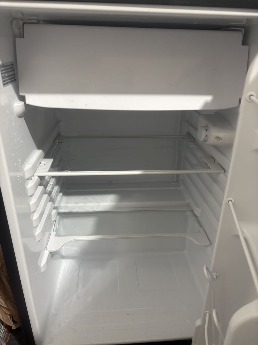 frigidaire 4.5 Cu ft Refrigerator Mini Fridge