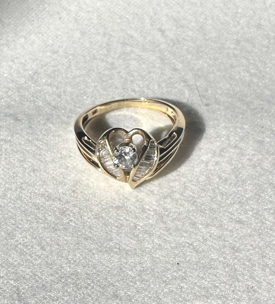 Vintage 14K Yellow Gold Diamond Ring