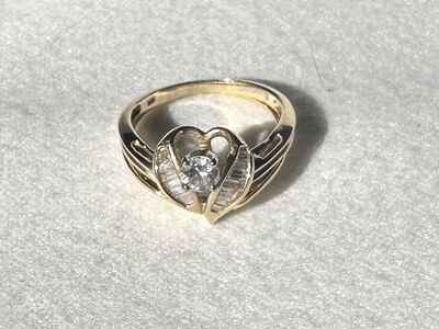 Vintage 14K Yellow Gold Diamond Ring