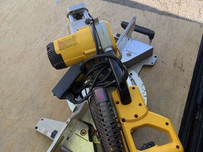 DeWalt DWS779 12" Double Bevel Sliding Compound Miter Saw 3800 RPM Type 22 15A. No stand. CASH ONLY