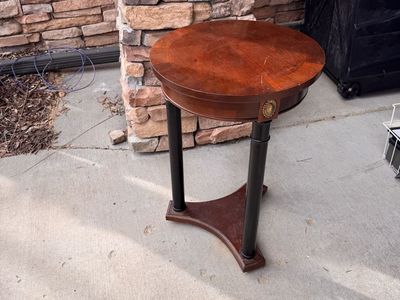 Round wood table