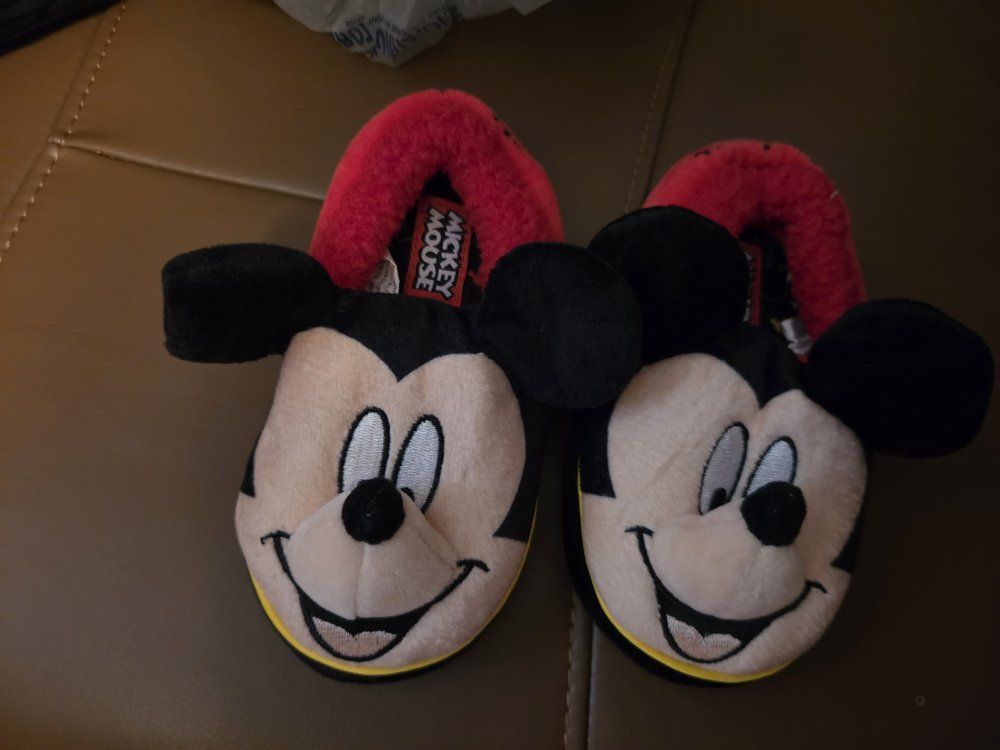 Disney Mickey Mouse Plush Slippers Size 7-8 Red Black Character