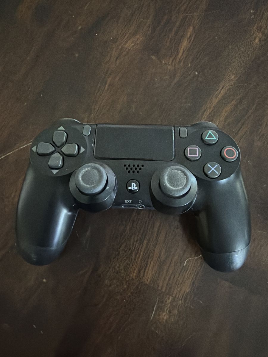 PlayStation 4 (PS4) DualShock 4 Wireless Controller - Black