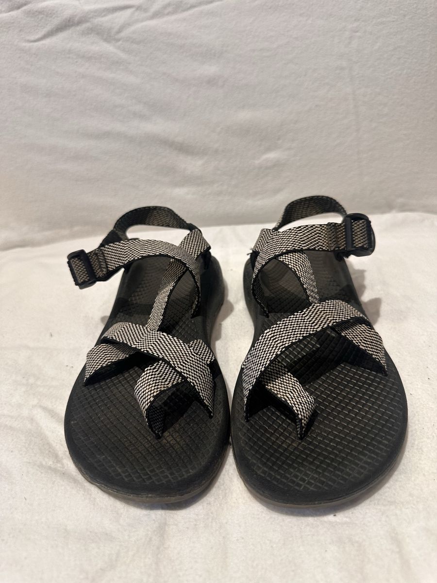 Chaco women’s size 8 black and white print lightly used hiking sandals