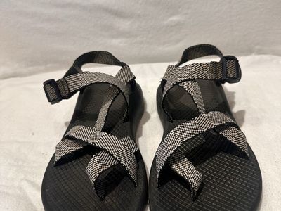 Chaco women’s size 8 black and white print lightly used hiking sandals