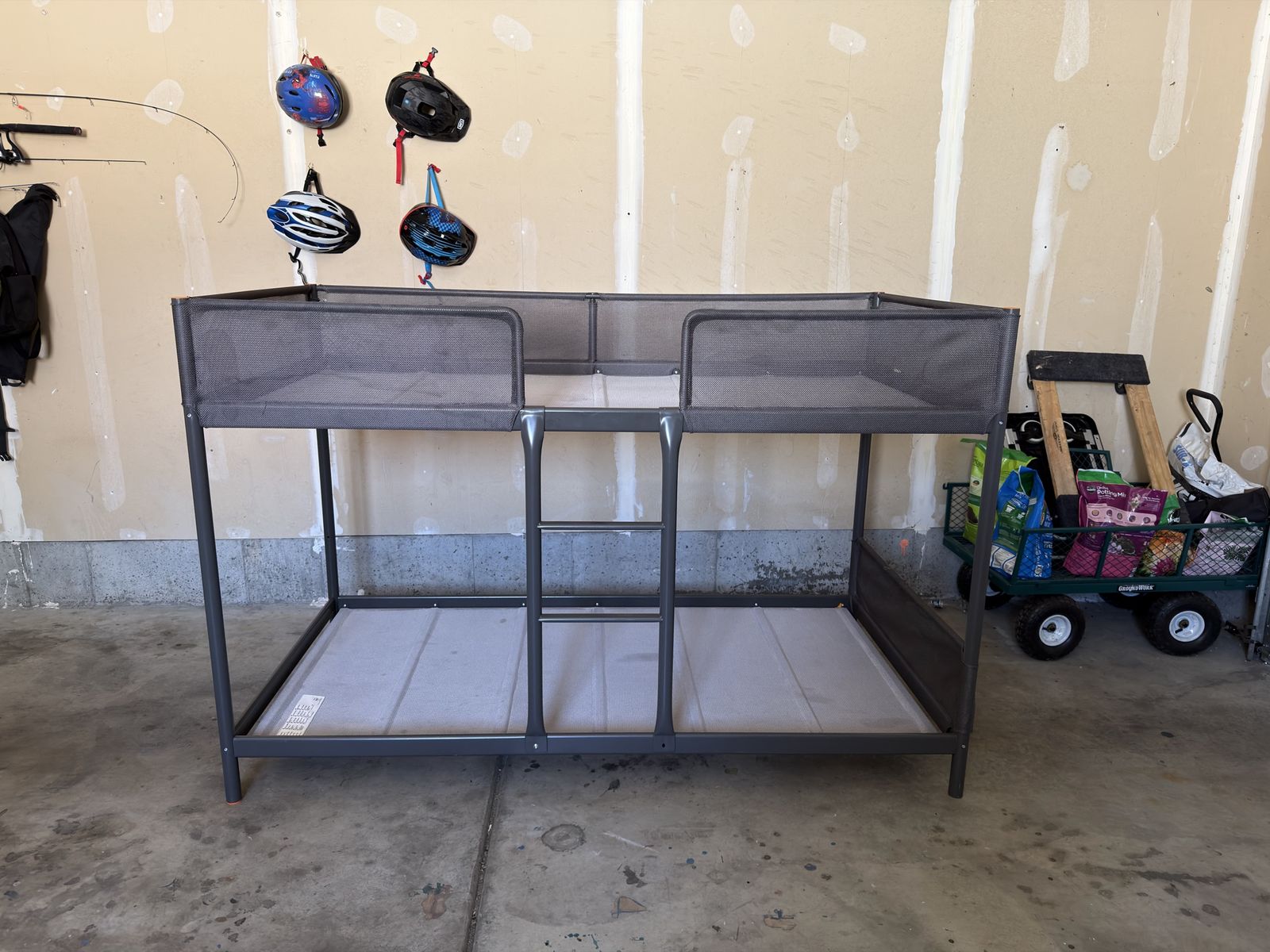 Twin bunk beds