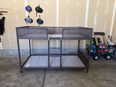 Twin bunk beds