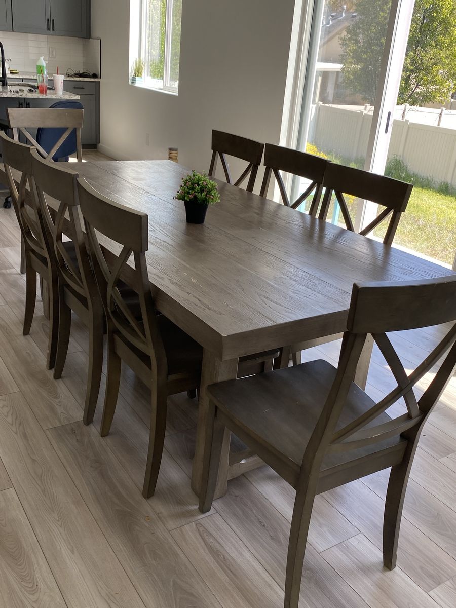 Table with 8 chairs