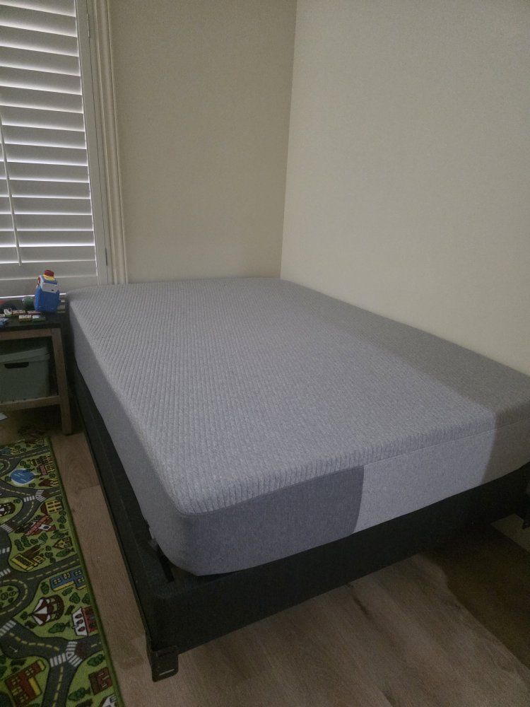 Casper Sleep Foam Mattress - Full Size, WITH BASE Gray, Used Good