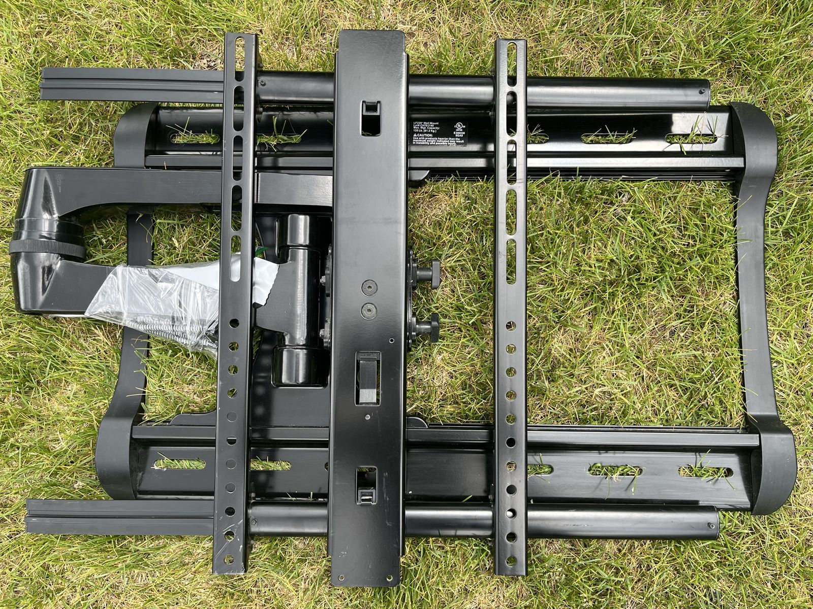 Telescoping heavy duty TV wall mount