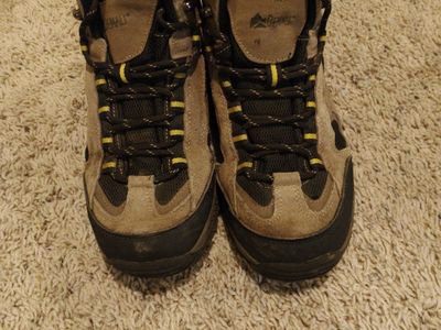 Boys size 6 hiking boots