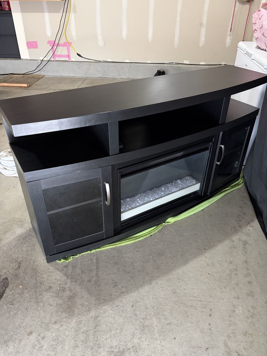 RC Willey TV Stand w/ Fireplace (Black)