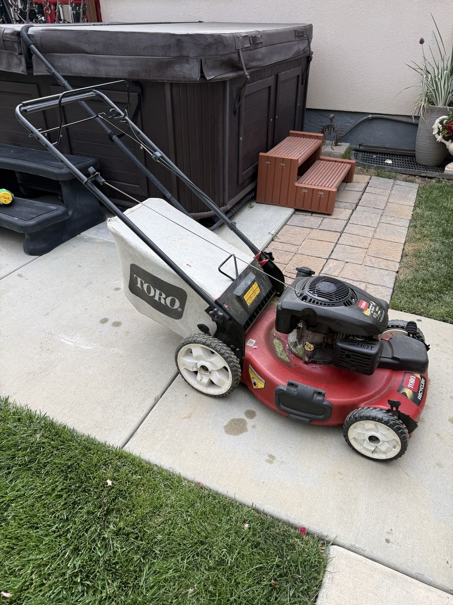 Toro self propelled lawnmower with big wheels in back!