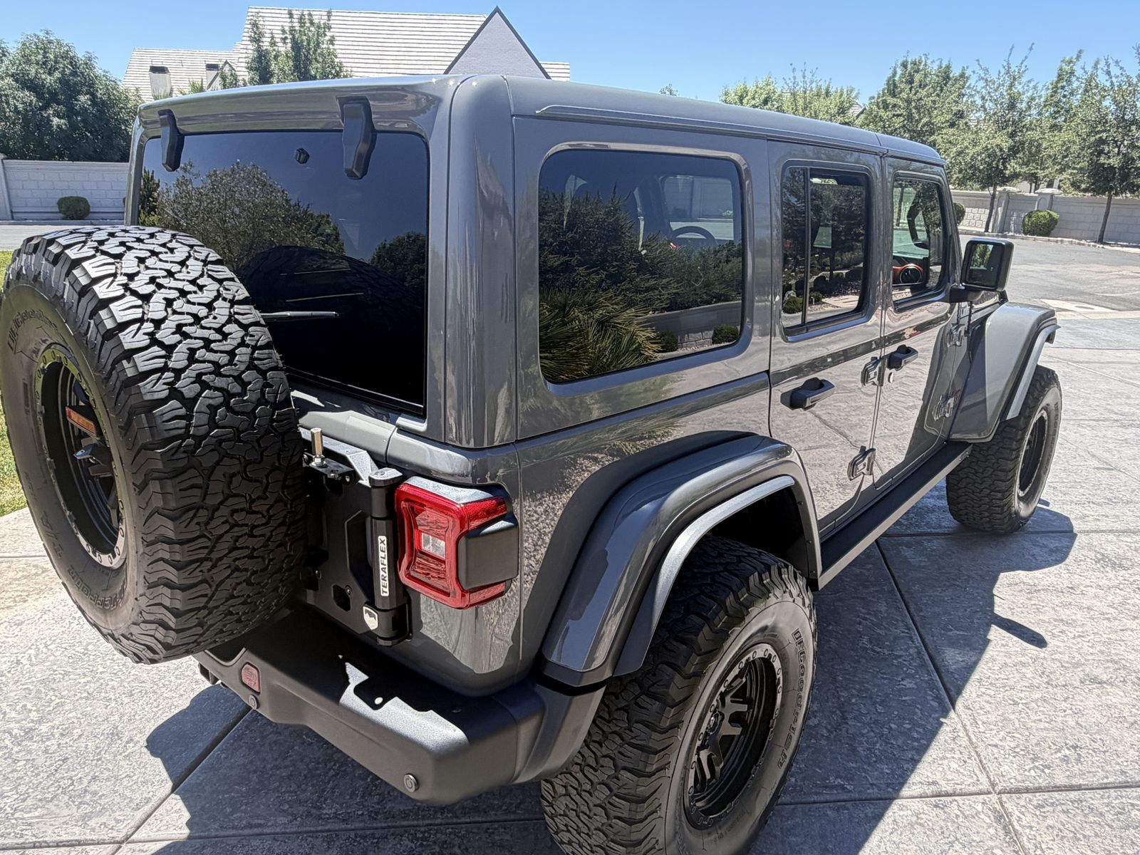 Main image 6