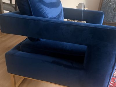 Modern blue velvet accent chairs