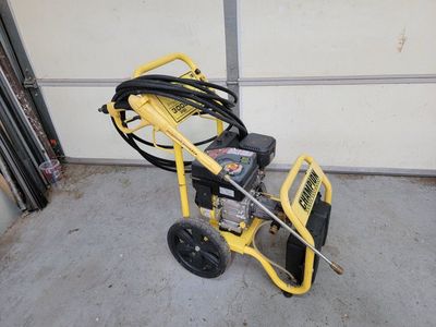 Champion Power Equipment 3000 PSI 2.5 GPM 196cc Gas Pressure Washer