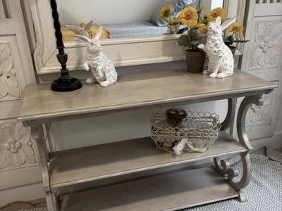 Pretty Entryway Table