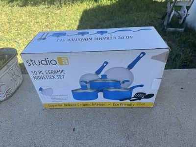 New Studio a 10 PC ceramic nonstick cookware SET