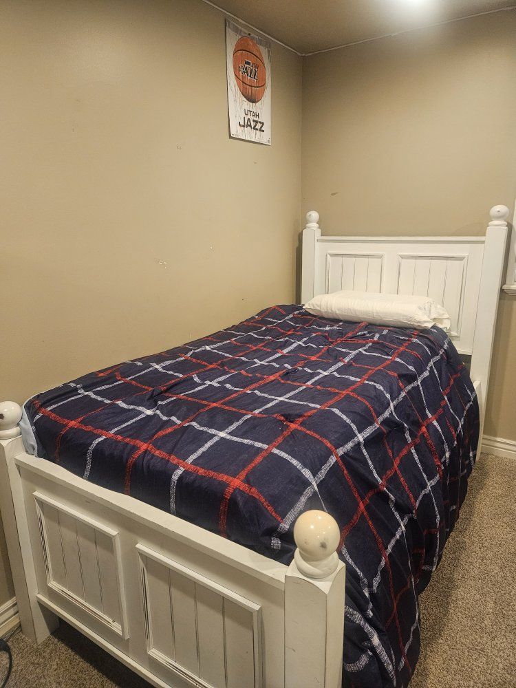 Pottery Barn Bed with new mattress $150