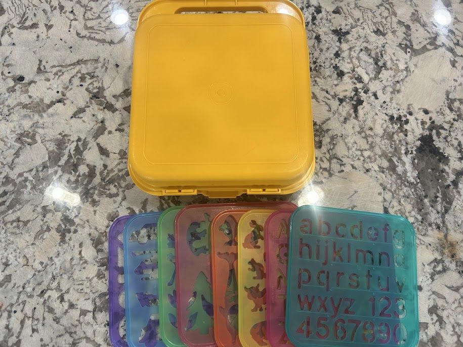 VINTAGE TUPPERWARE STENCIL ART BOX