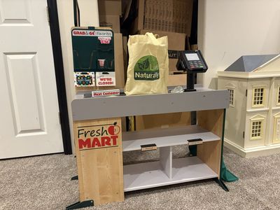 Melissa & Doug Fresh Mart Grocery Store Play Set - Kids Wooden Pretend Play