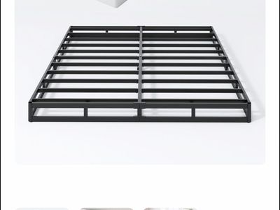 Queen metal box spring w/cover