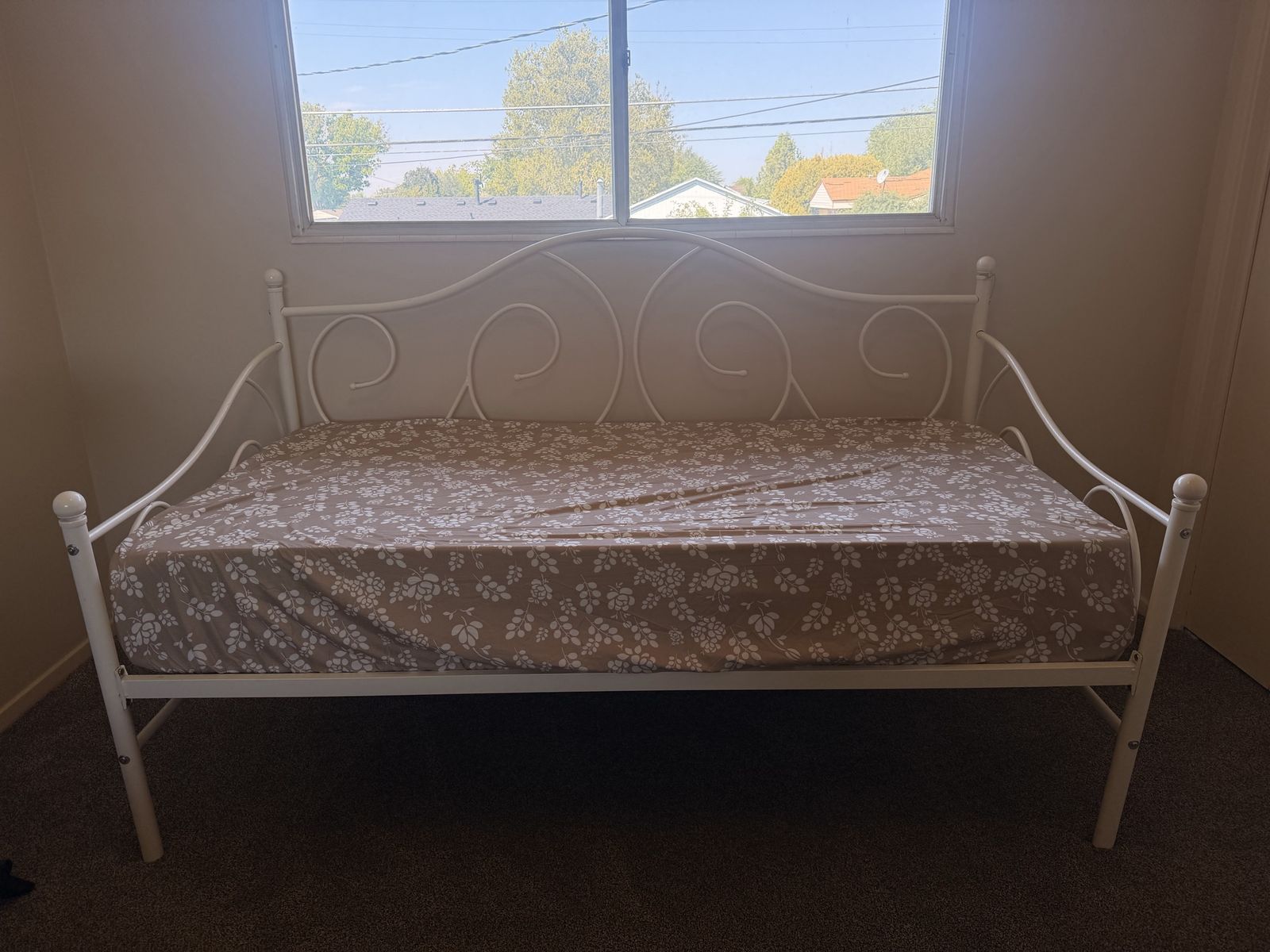 Metal Daybed with New Mattress and Memory Foam Topper