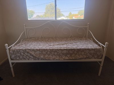 Metal Daybed with New Mattress and Memory Foam Topper
