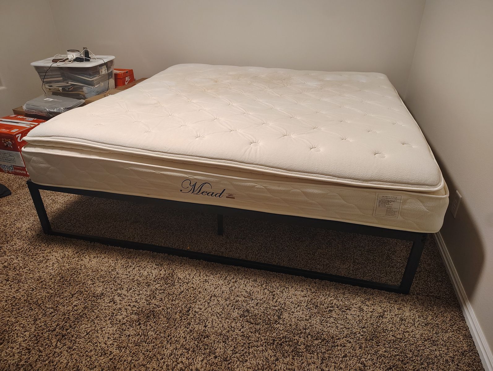 King Memory foam mattress with metal bed frMe