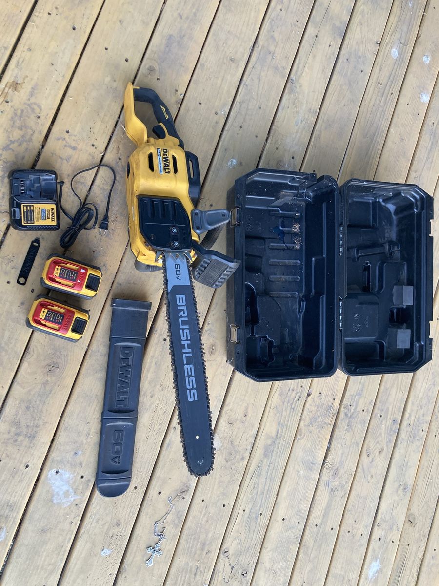 DEWALT FLEXVOLT 60V MAX 12.0Ah Brushless Chainsaw Kit with two 12.0 AH Batteries & Case