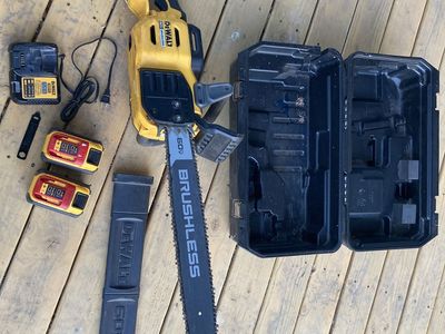 DEWALT FLEXVOLT 60V MAX 12.0Ah Brushless Chainsaw Kit with two 12.0 AH Batteries & Case