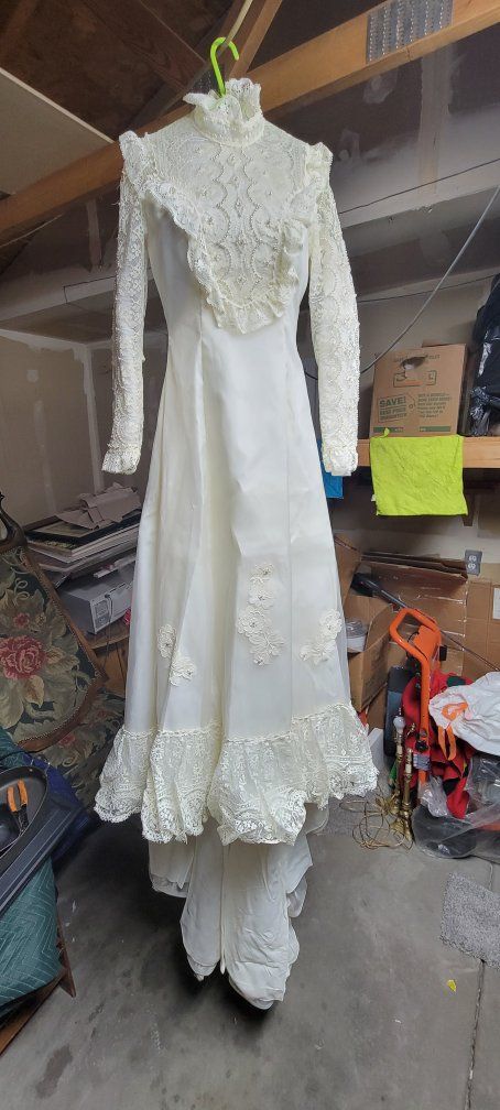 Vintage wedding dress