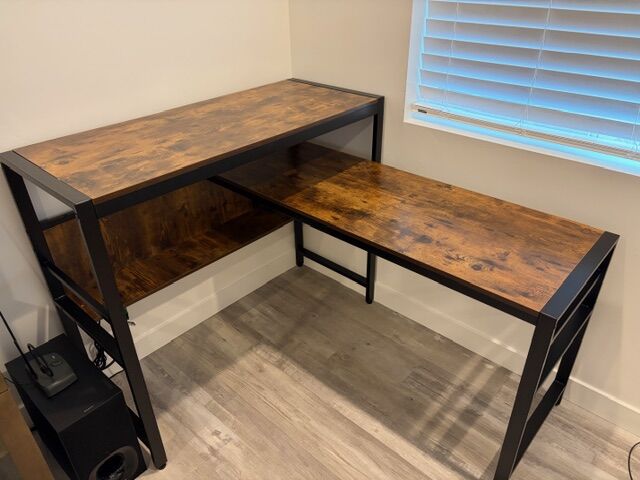Useful Corner Desk!