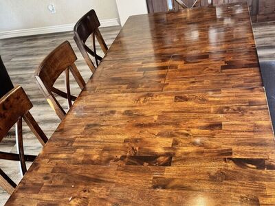 Dining table in great condition + free chairs