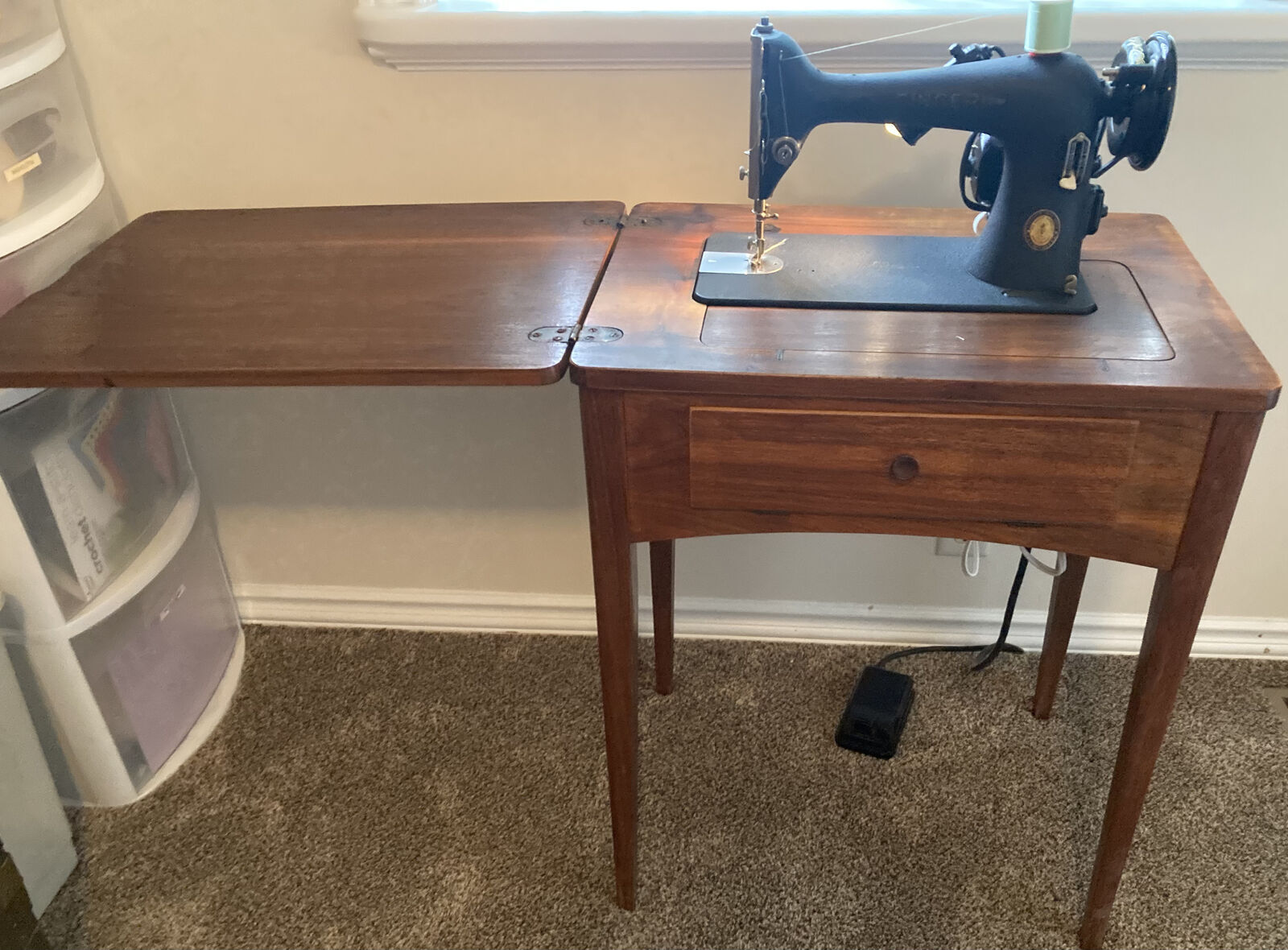 1950 Singer Class 66 Sewing Machine and cabinet
