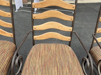 Dining room table & 6 Chairs