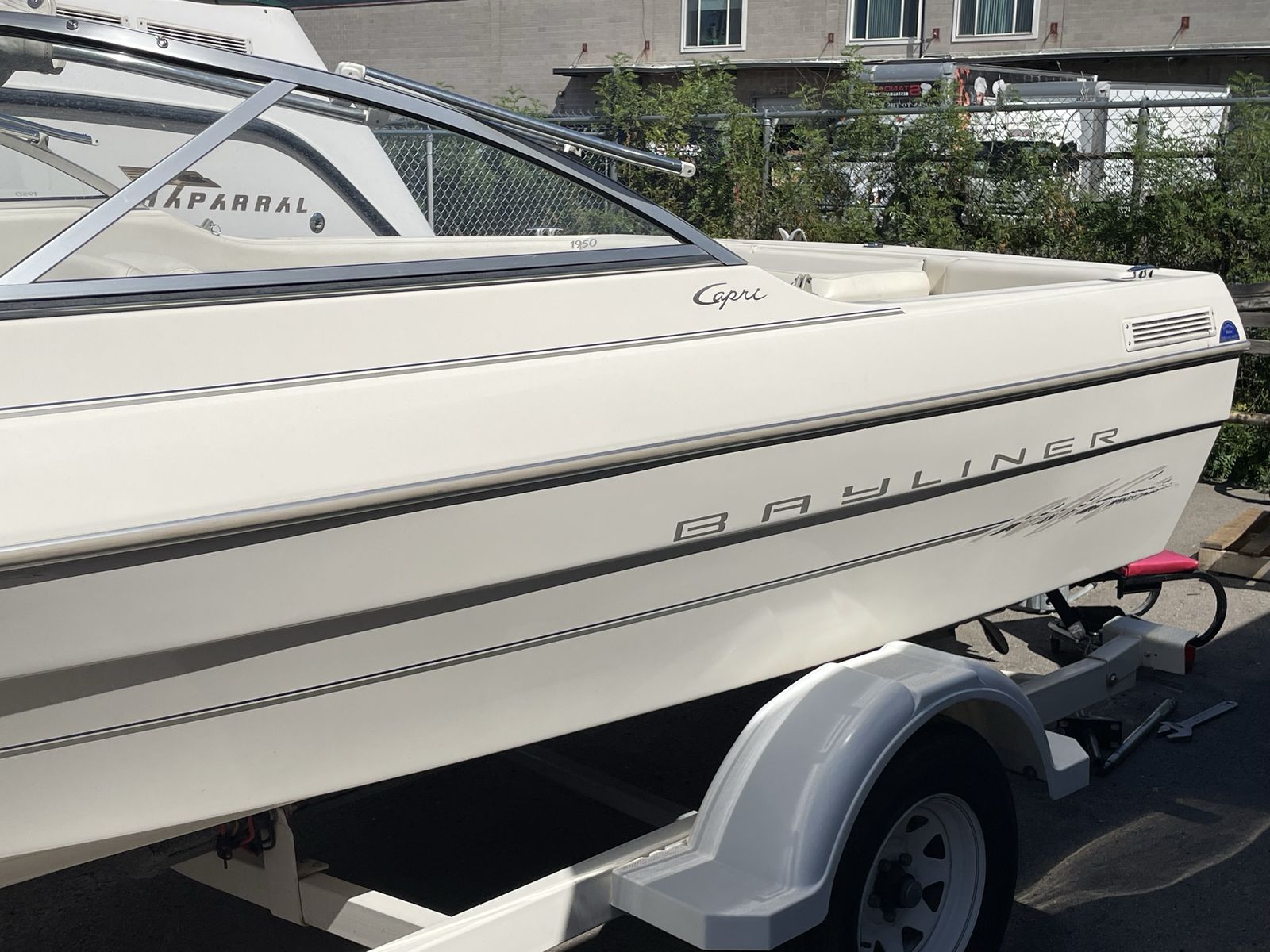 Bayliner 1950 Capri Ski Boat - White - Trailer Included - Used