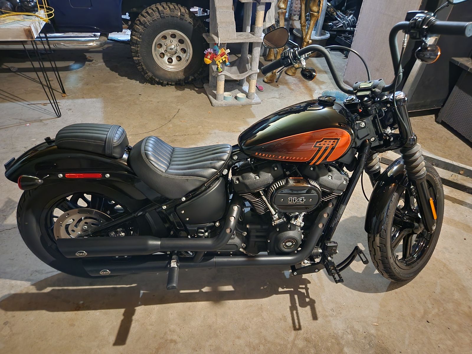 2022 harley street bob