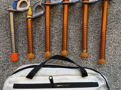 Ice Climbing Screws Set
