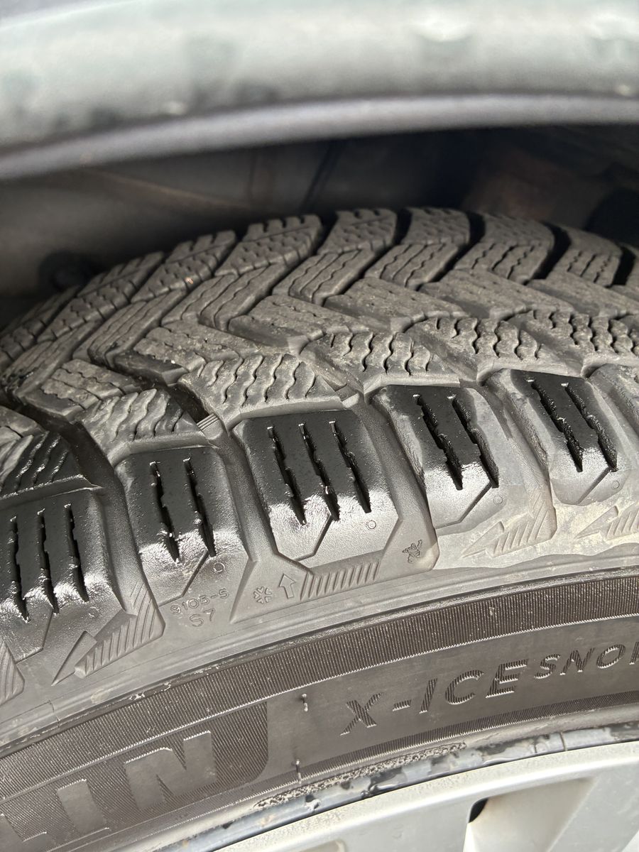 Set of 4 Michelin Winter Tires - 215/60R16 (Manufactured late 2022)