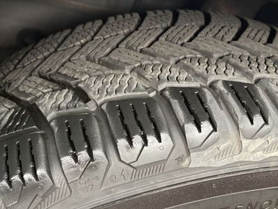 Set of 4 Michelin Winter Tires - 215/60R16 (Manufactured late 2022)