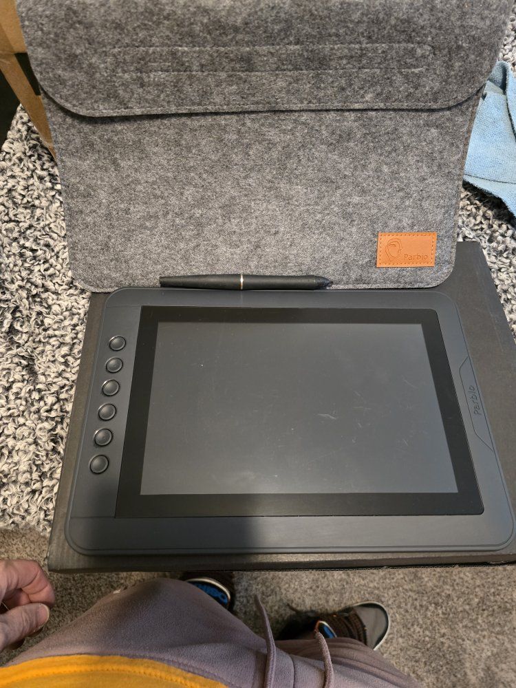 Parblo Graphic 10 Tablet with Pen and Felt Sleeve, Used