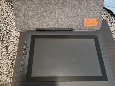 Parblo Graphic 10 Tablet with Pen and Felt Sleeve, Used