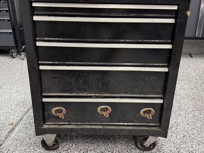 Rolling Toolchest With power Strip