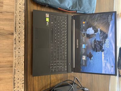 Gigabyte gaming laptop-Ryzen 5 / NVIDIA GeForce RTX