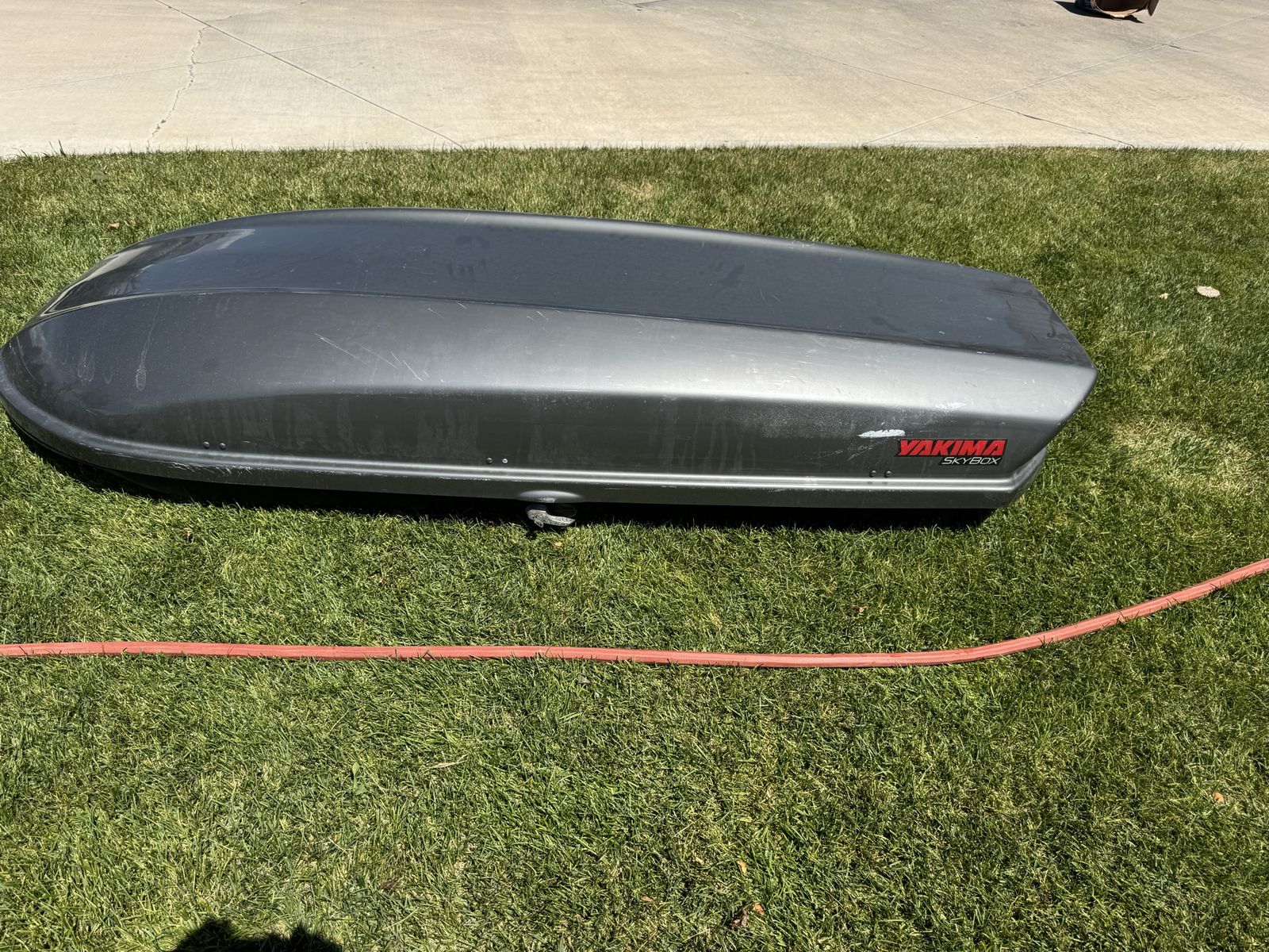Yakima Skybox Roof Top Cargo Carrier - Gray, Spacious Storage, great condition works perfectly