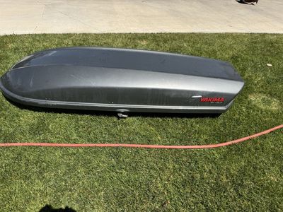 Yakima Skybox Roof Top Cargo Carrier - Gray, Spacious Storage, great condition works perfectly